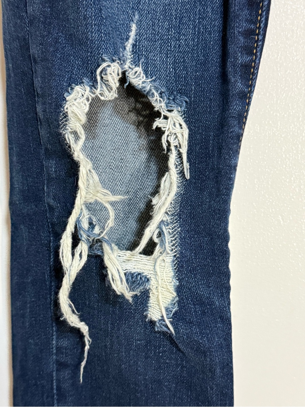 Levi’s High Waisted Distressed Jean Skinny Dark Wash Size 28 - Picture 4 of 15
